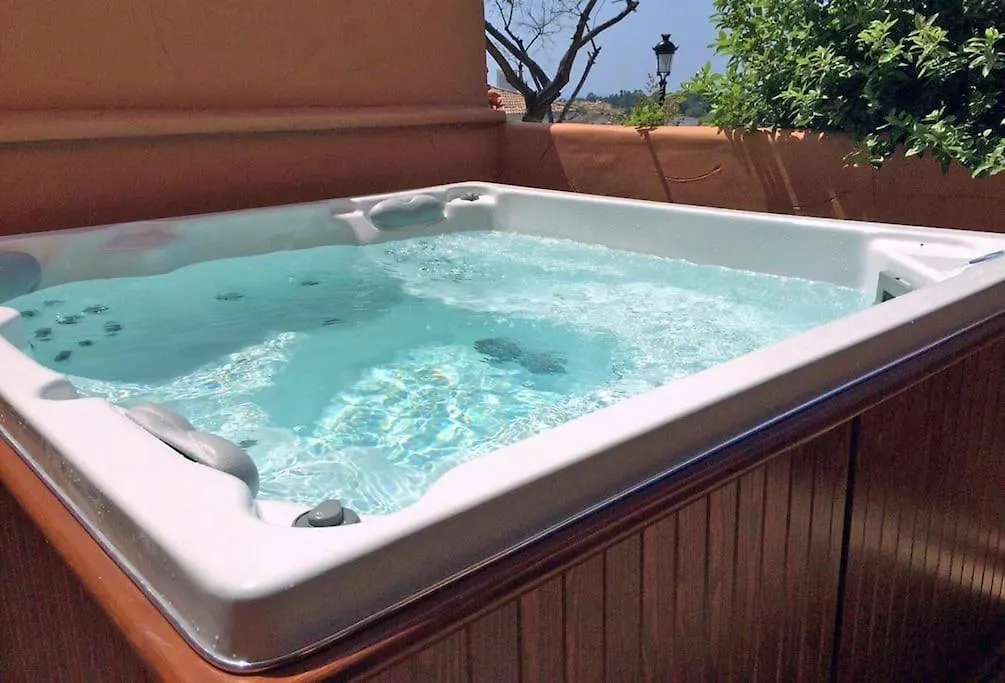 R22 Three Bed Apartment With Spa Marbella