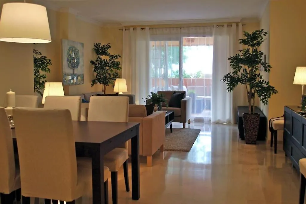 R22 Three Bed Apartment With Spa Marbella