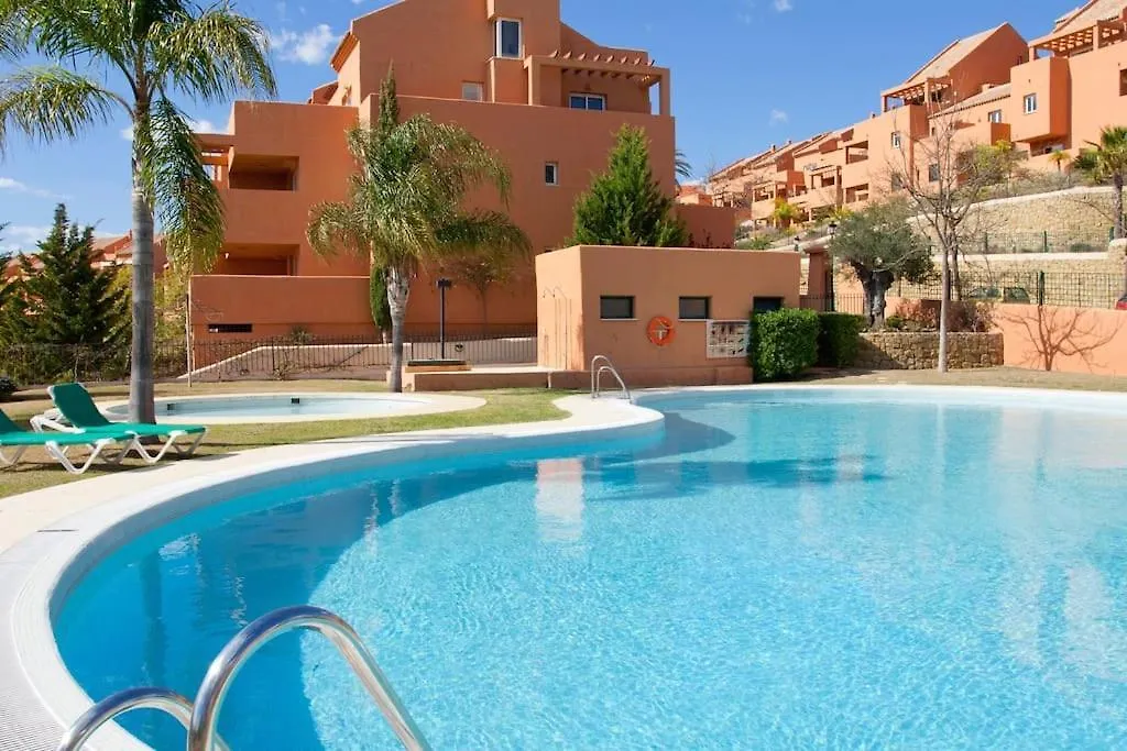 R22 Three Bed Apartment With Spa Marbella